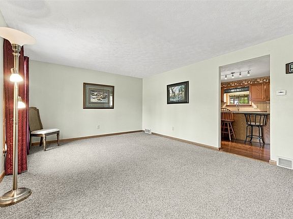 5th image of 160 Hazlett Ln