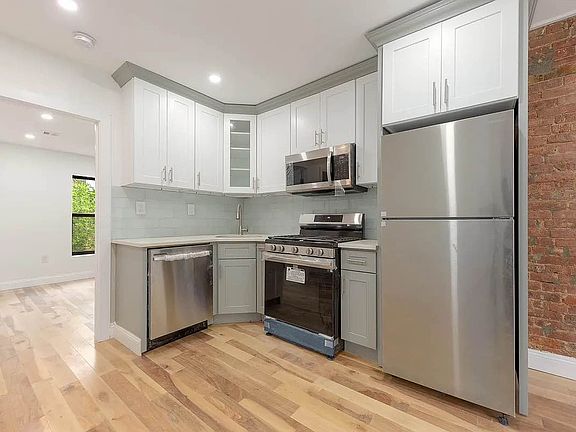 2nd image of 162 Putnam Ave #3
