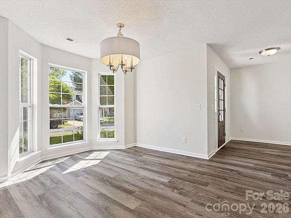 4th image of 411 Carlisle Dr