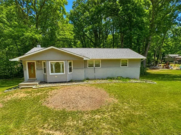 8470 Shadyview Ave NW, Clinton, OH 44216