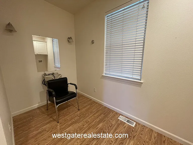 786 El Paseo Dr — Photo 11