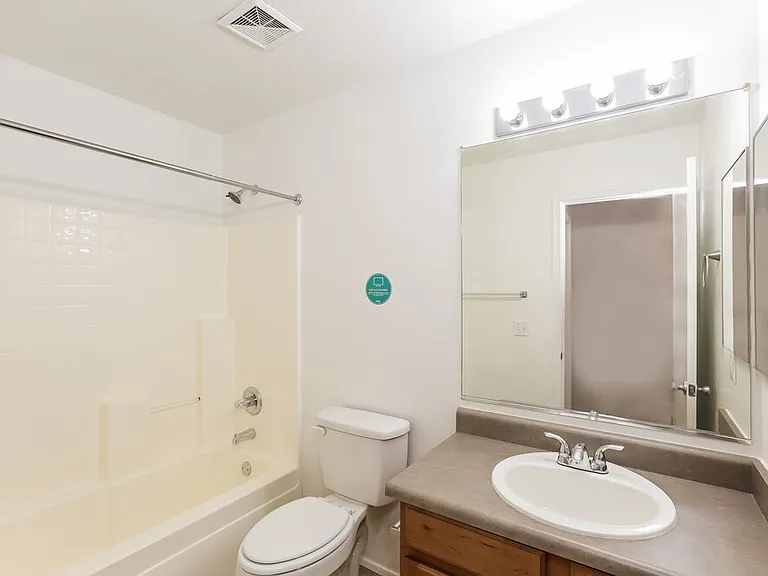 2213 E 35th Ave — Photo 15