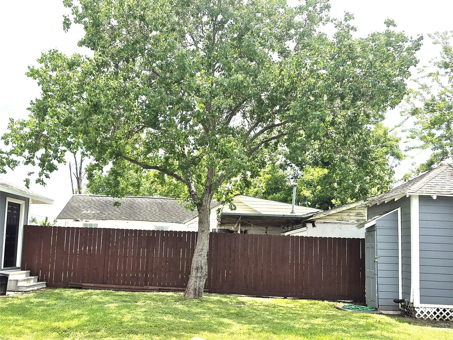 2 bed, 1.0 bath, 560 sqft, $805 — Photo 2