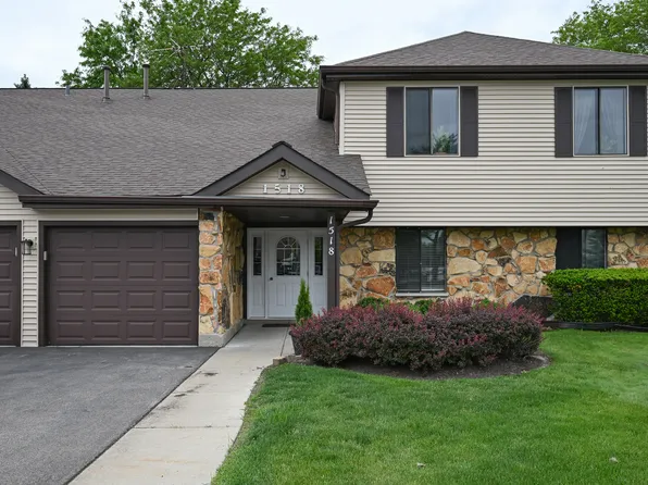 1518 Harbour Ct Unit 1B, Schaumburg, IL 60193