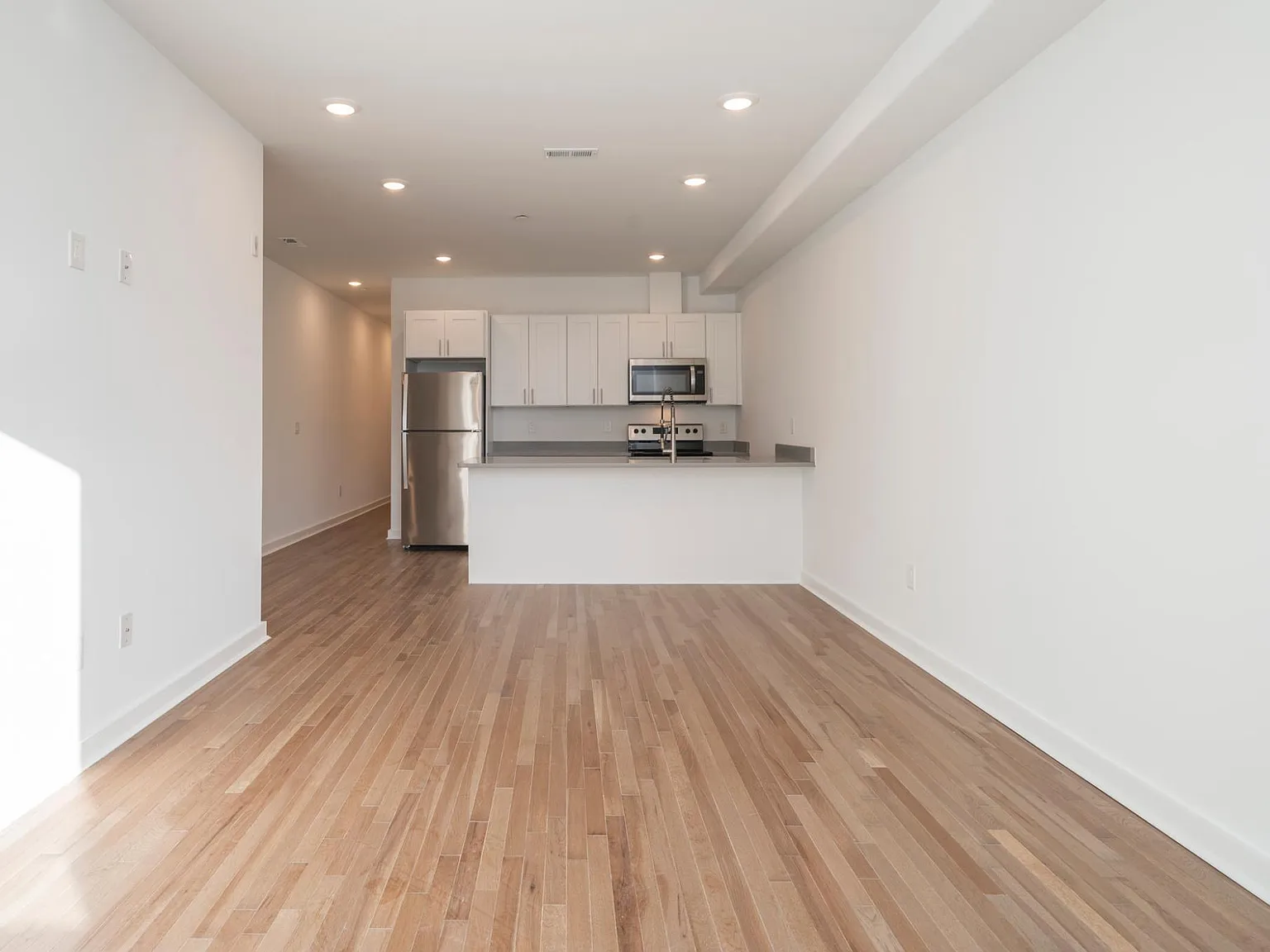 4 bed, 1727 sqft, $2,000 — Photo 3