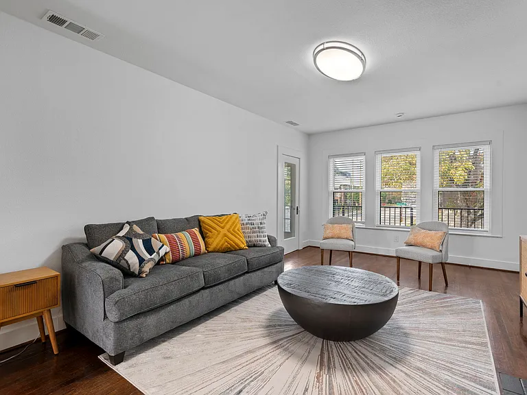 5800 Oram St #5800 — Photo 6