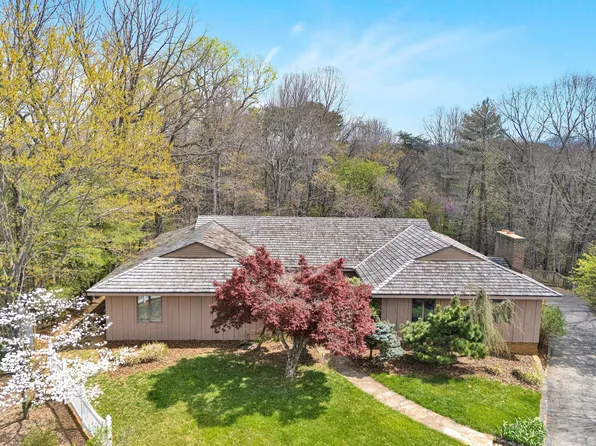 6051 Lakemont Dr, Roanoke, VA 24018