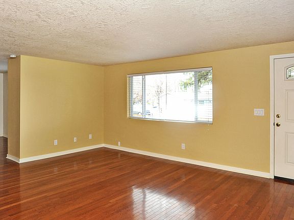 Living area w/ hardwoods