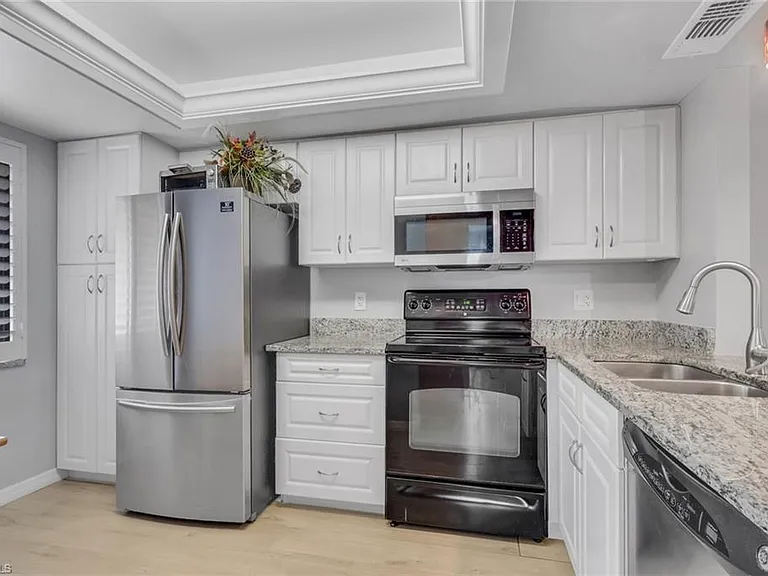 9861 Alabama St #3 — Photo 6