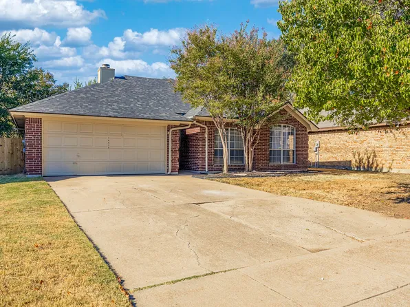 10832 Tall Oak Dr, Fort Worth, TX 76108