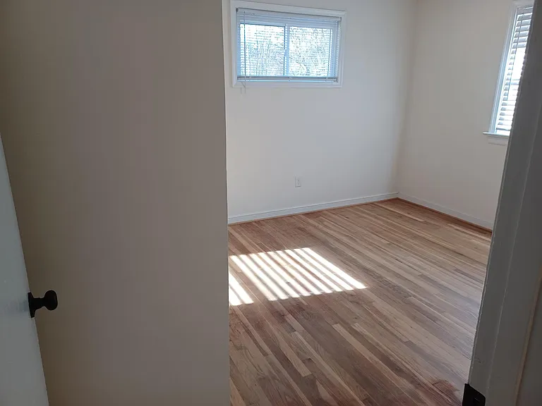 210 N Cedar Ave — Photo 5