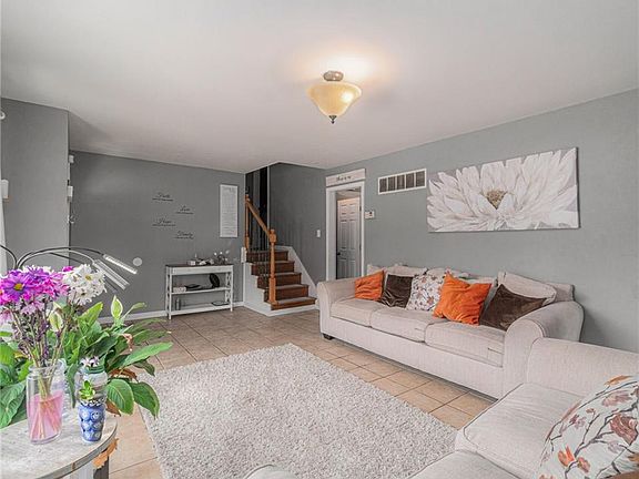3rd image of 10213 Fremont Ave