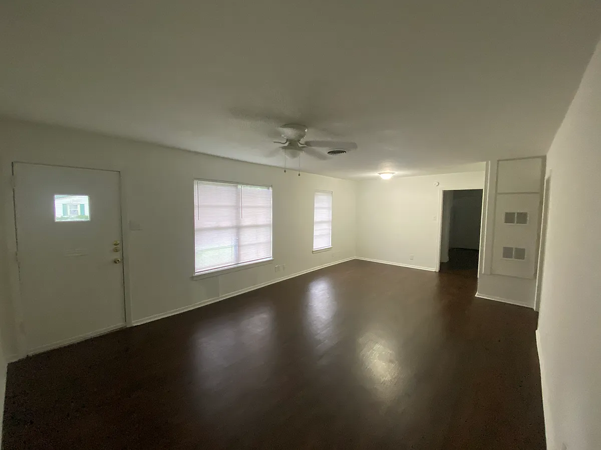 Building Photo - 111 Vandenburg Dr #A