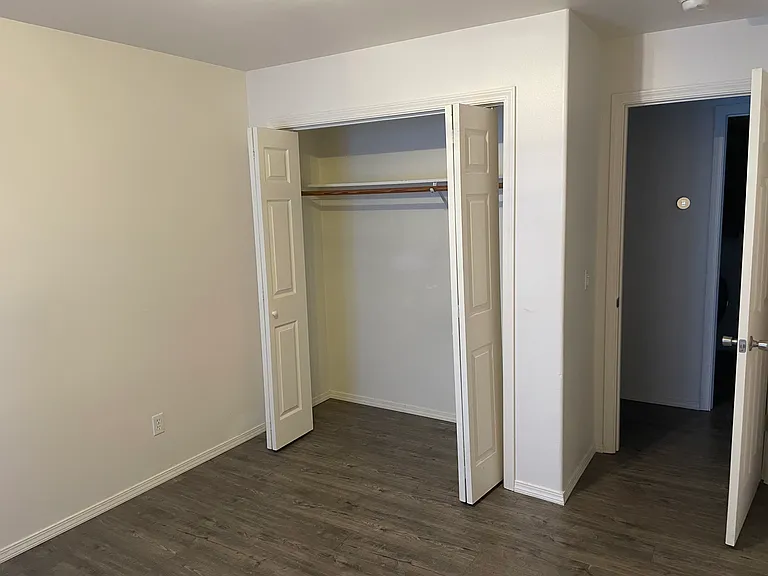 1094 Longbow Ln #E — Photo 13