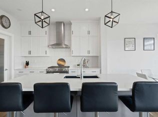 139 Creekstone Way SW, Calgary, AB T2X4P9