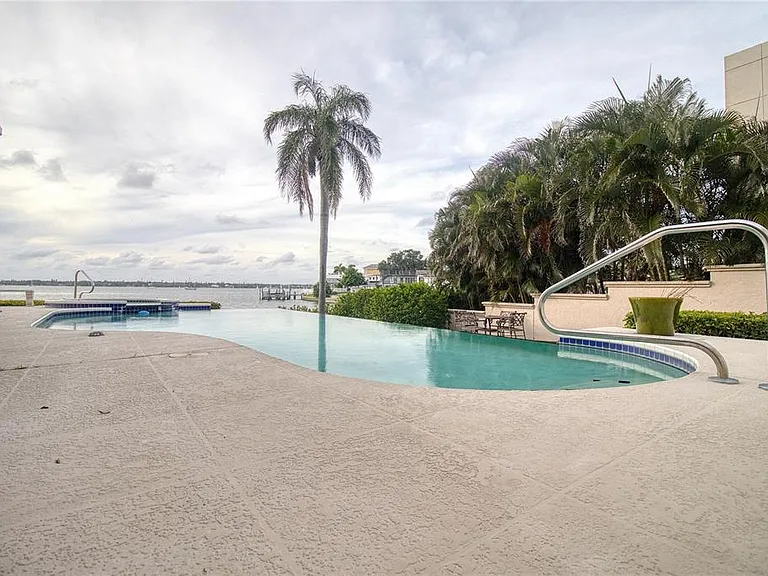 4709 Dolphin Cay Ln S — Photo 22