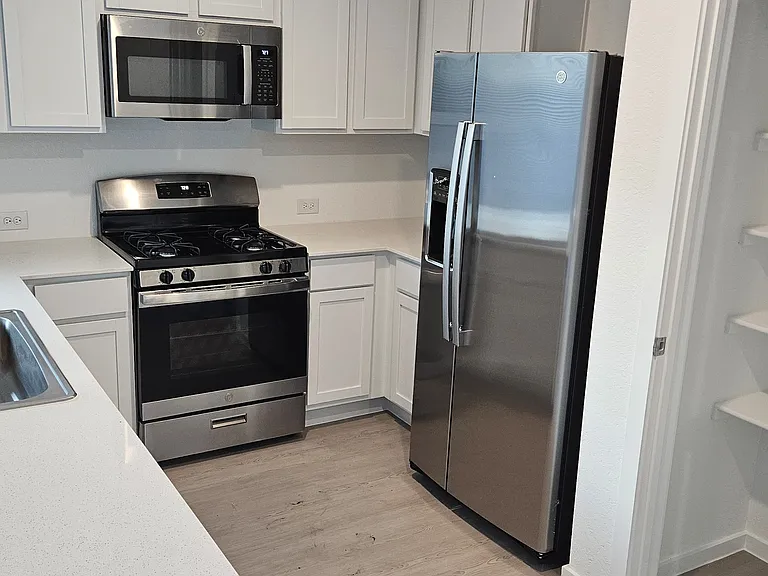 7805 Thor Dr — Photo 4