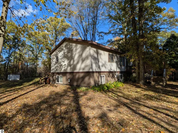 2812 W Wing Rd, Mount Pleasant, MI 48858