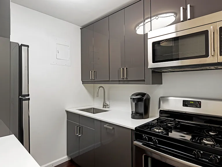 2025 Broadway #15B — Photo 5