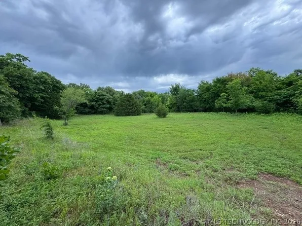 104th St, Stratford, OK 74872