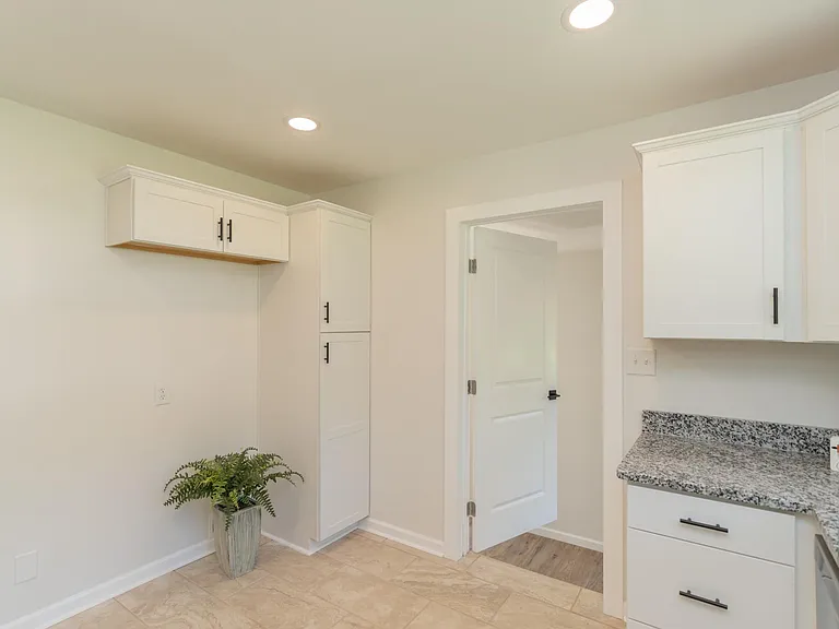 913 Woodmore Ter — Photo 29