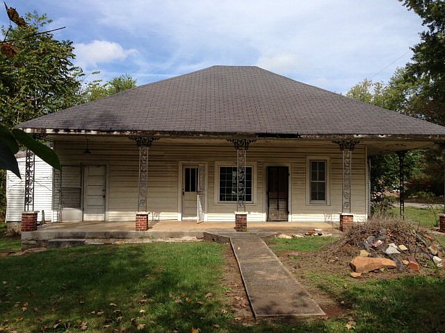 1st image of 211 Wagoner St