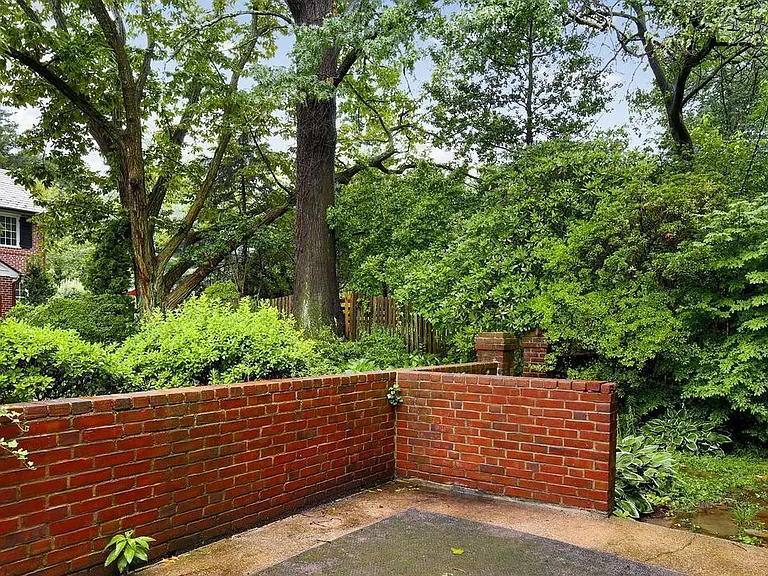5806 Kenmore Rd — Photo 24