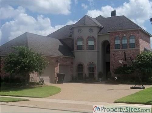 2nd image of 323 Paris Pl