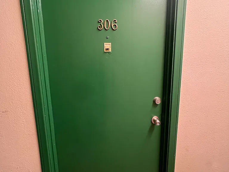 Lennox Lanai Apartments — Photo 9