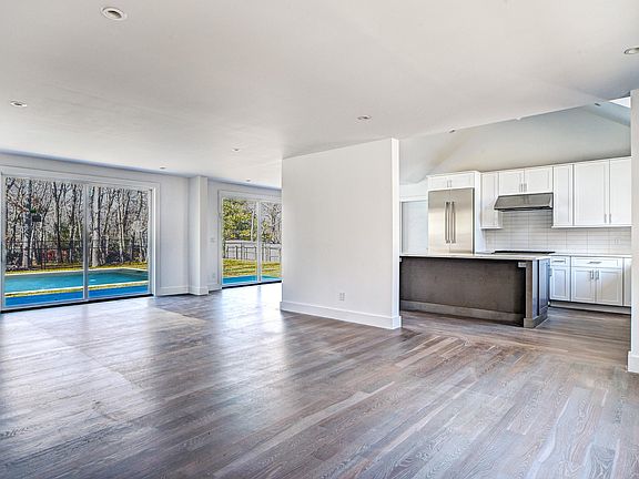 3rd image of 39 Meredith Ave