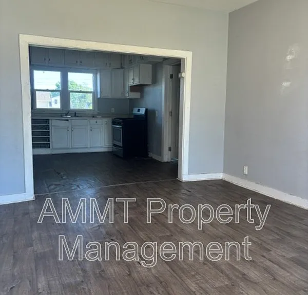 310 8th Ave #1 — Photo 2