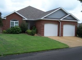 172 Cobh Ln, Columbus, MS 39701