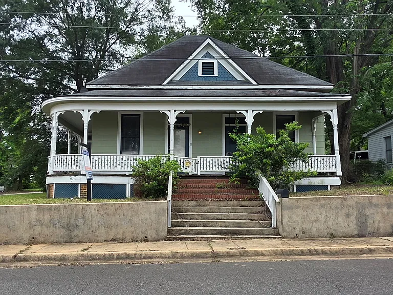 1006 E Houston St — Photo 1