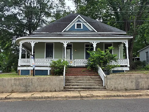 1006 E Houston St Photo 1