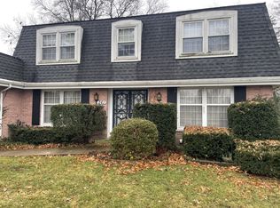 261 Cypress Ct, Wood Dale, IL 60191