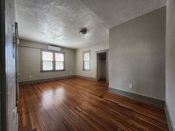 3rd image of 1000 Carteret Ave APT 5