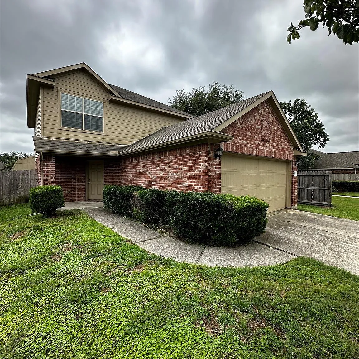 3 bed, 2.5 bath, 1703 sqft, $2,100 — Photo 1