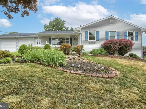 1 Teejay Dr, Mount Holly Springs, PA 17065