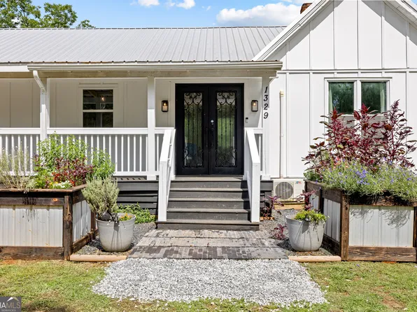 1329 Standing Rock Rd, Senoia, GA 30276