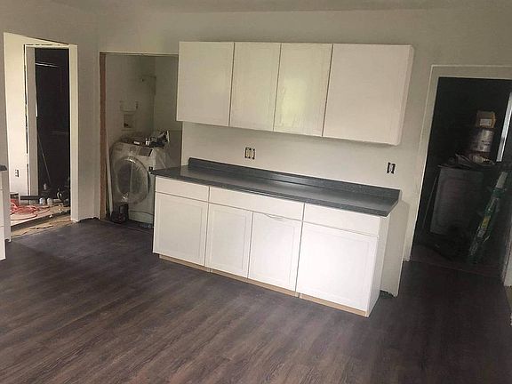 5th image of 420 White St