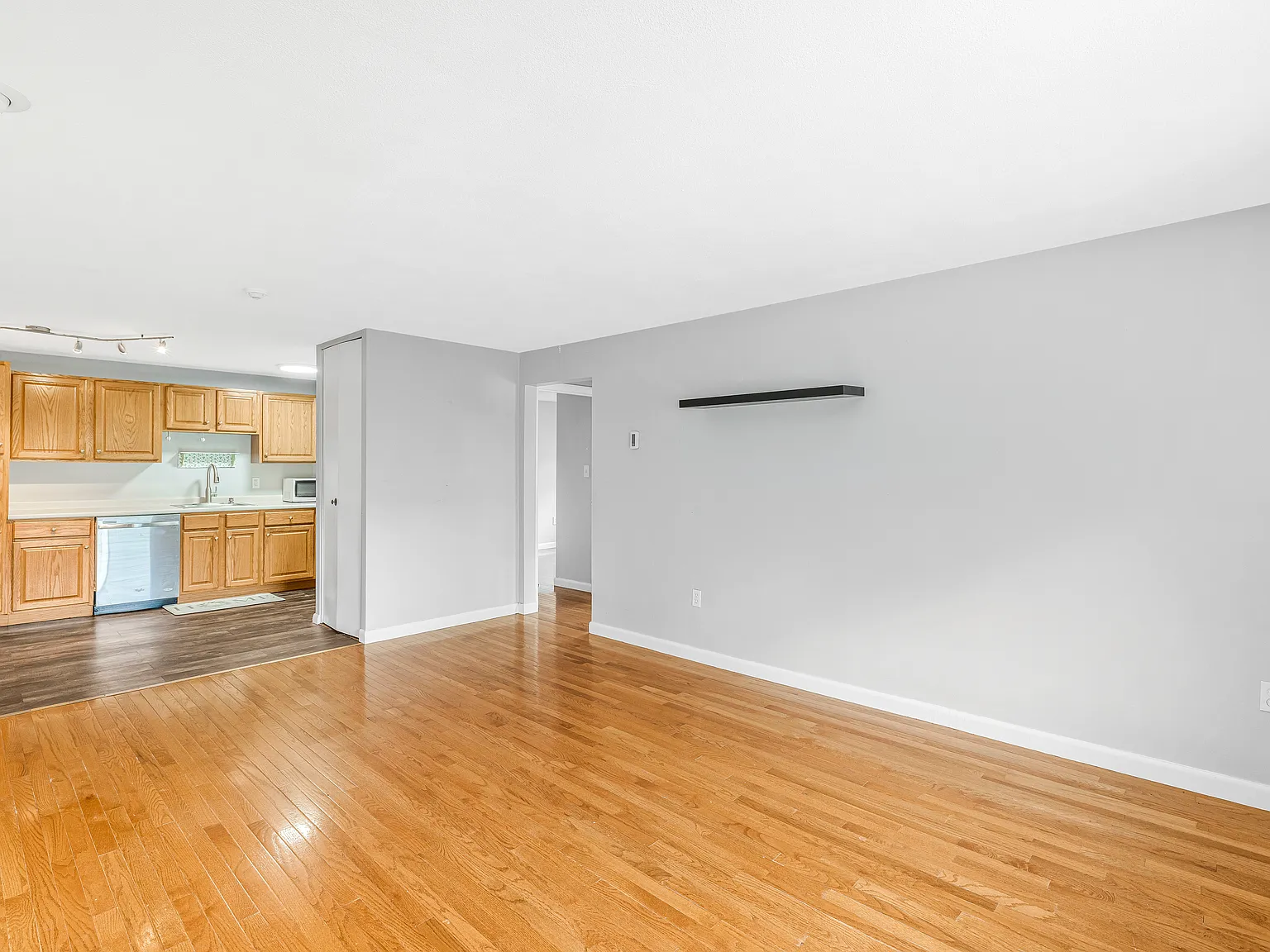 2 bed, 685 sqft, $1,950 — Photo 4
