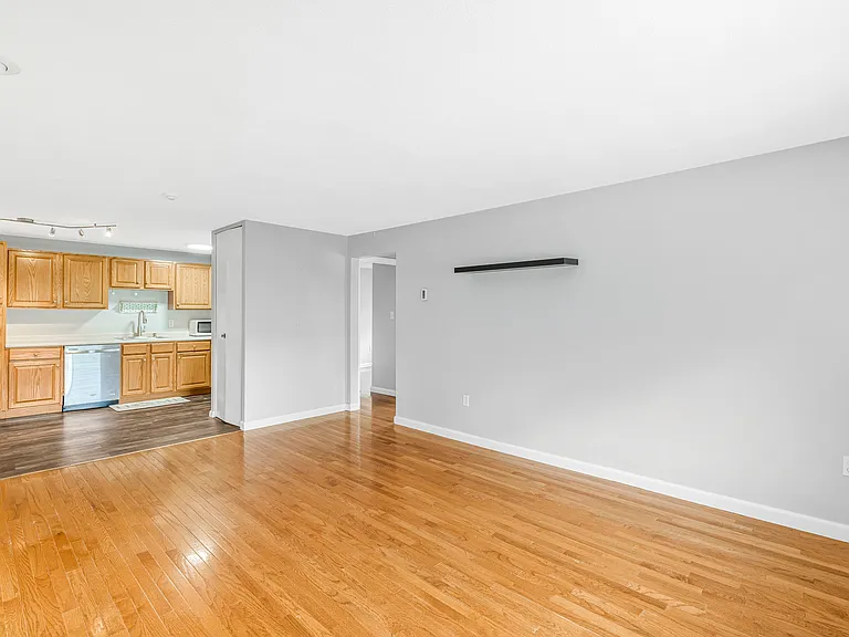 7 Glen Ave #11 — Photo 4