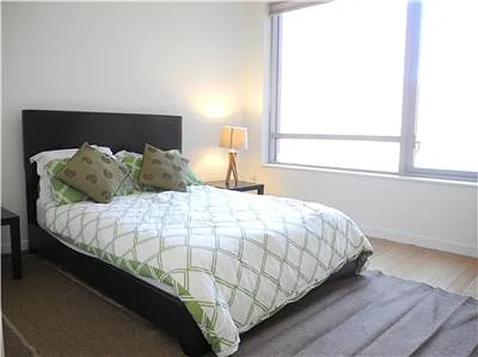 Sold by R New York | media 32