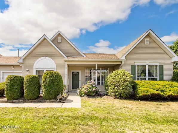 19 Foxwood Road, Lakewood, NJ 08701