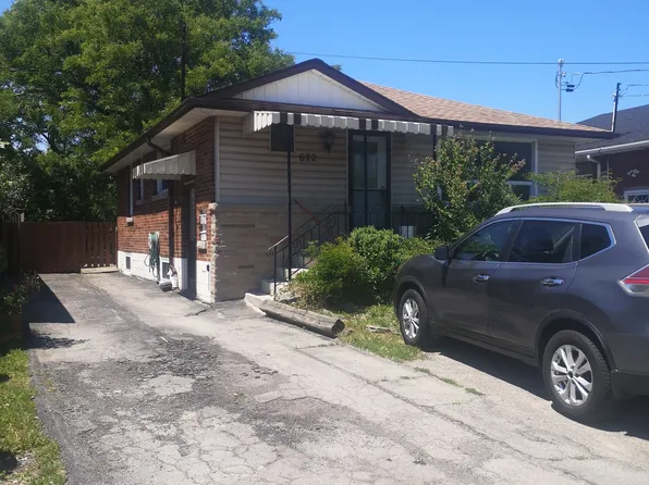 672 Upper Wentworth St #1, Hamilton, ON L9A 4V5