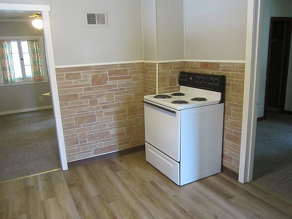 4th image of 134 N 8th Pl