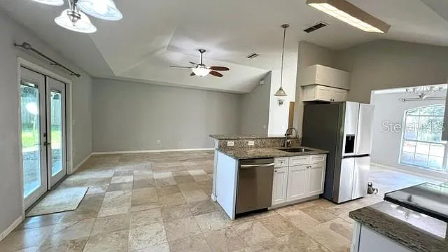 3 bed, 2.0 bath, 1350 sqft, $2,400 — Photo 3