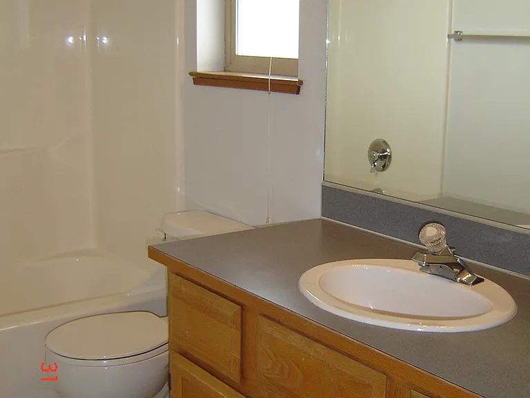 Big Rock Apartments (480 S Oak Harbor St.) — Photo 5