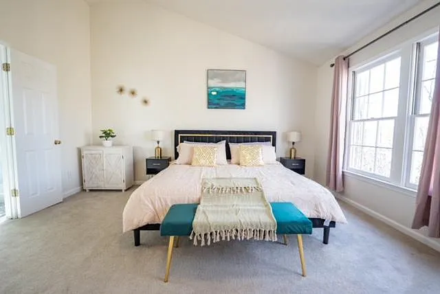 4 bed, 2421 sqft, $5,500 — Photo 4