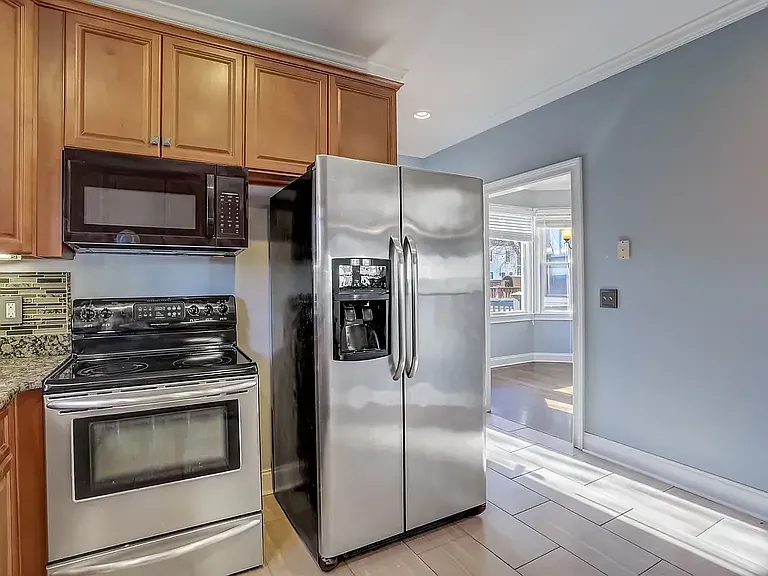 909 Phillips St — Photo 3